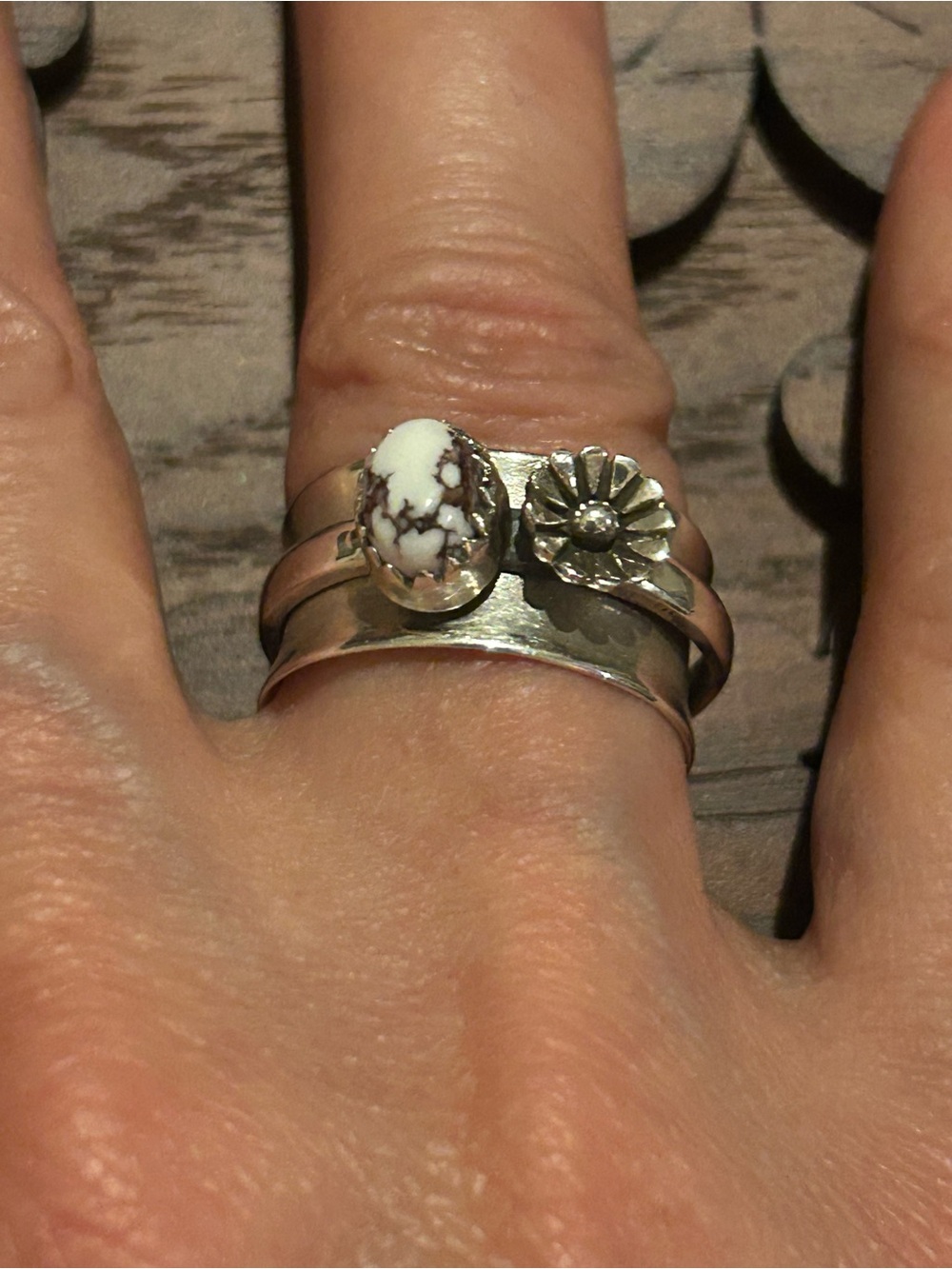 Sterling Silver Wild Horse Daisy Ring - Women's Stackable Band Spinner